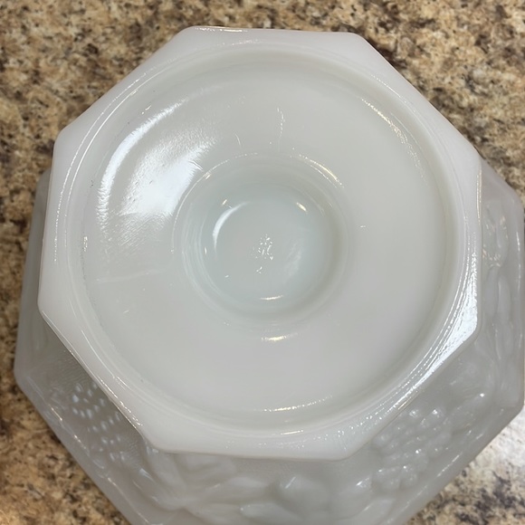 VINTAGE Anchor Hocking Milk Glass Footed Trifle Bowl. Grape Motif. White. EUC - Picture 6 of 7